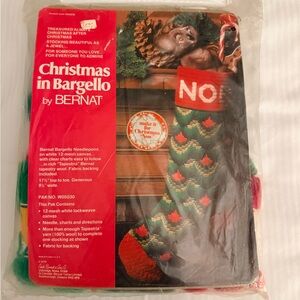 ****Vintage******Bernat Christmas in Bargello Stocking Kit - Red and Green